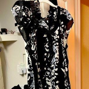 Bellissimo black and white blouse.
